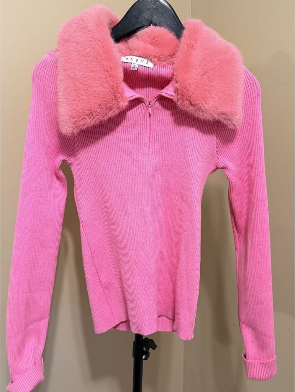 HYFVE Hot Pink Faux Fur Collar Zip Sweater Size L